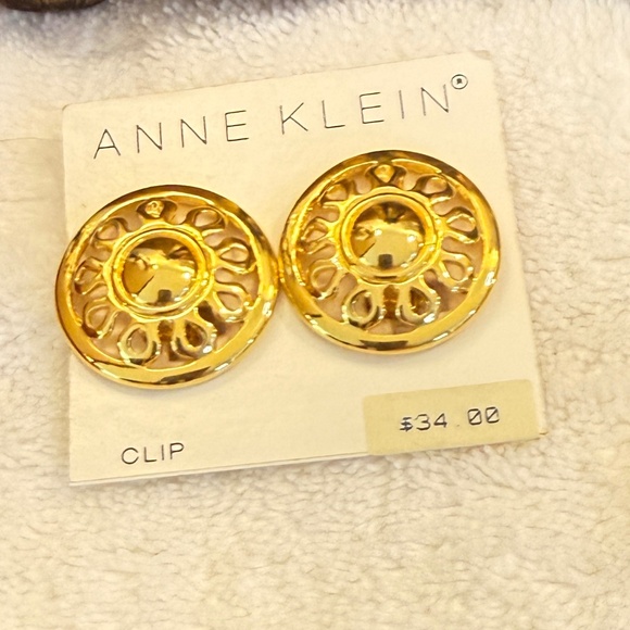 Come dig with me. Unlisted gorgeousness in every price range. - Picture 13 of 17